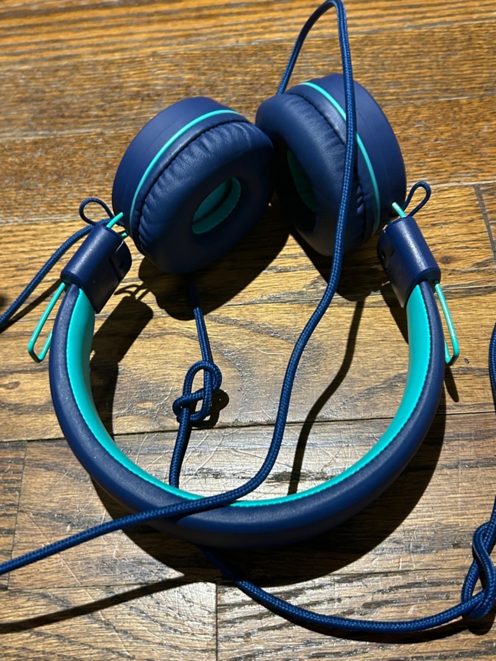 Over-Ear Wired Headphones in Teal and Navy - Comfortable Sound - Picture 5 of 9